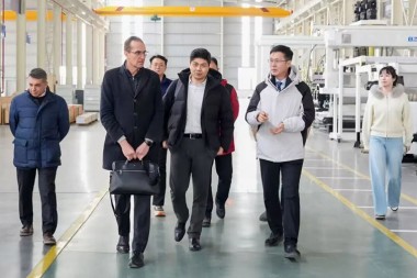 E Hana Pū no ka Hoʻomohala ʻana, E Hana Pū ma ka Honua - Ua Kipa ʻo Piovan Global CEO i nā Mīkini Jwell